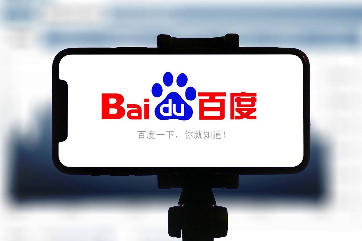 网红花小龙采访谈到亡母哭了